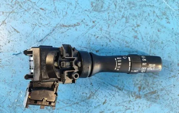 Lexus CT 200H Gear shift switch/knob 8465276010