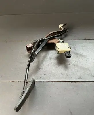Subaru Legacy Accelerator throttle pedal 83251aa01