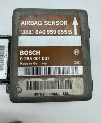 Audi A6 S6 C4 4A Airbag control unit/module 8A0959655B 0285001037 95T17910204