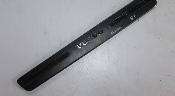Front sill trim cover