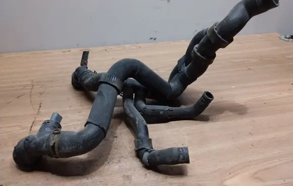 Volkswagen Golf VI Engine coolant pipe/hose
