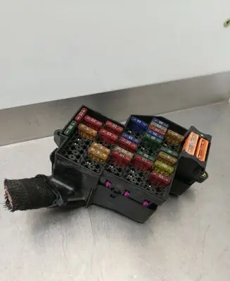 Volkswagen Touareg I Fuse box set 7L0941828A