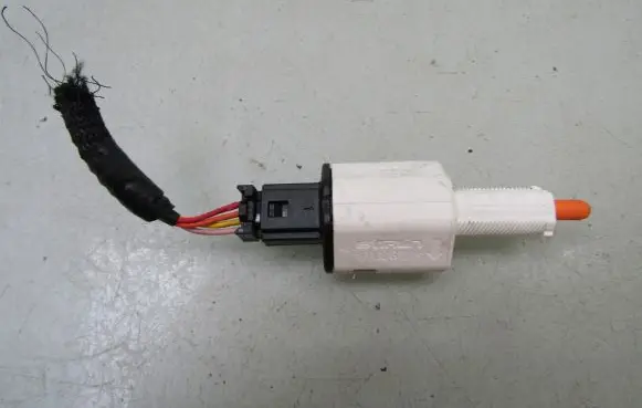 Renault Megane III Brake pedal sensor switch 253200005RA