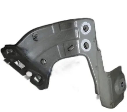 Volkswagen Polo VI Fender mounting bracket 