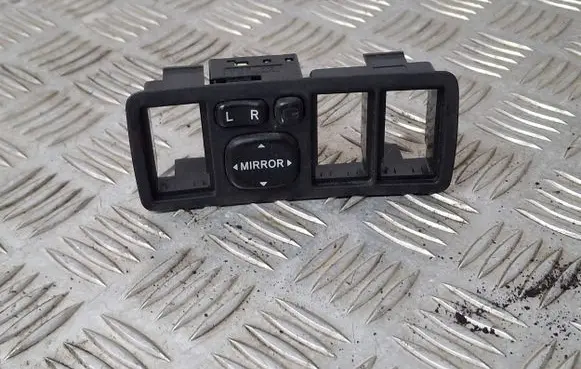 Toyota Avensis T250 Wing mirror switch 183575