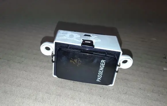 Hyundai Sonata Passenger airbag on/off switch 859303K500