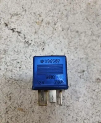 Volkswagen PASSAT B5 Other relay 8A0951253