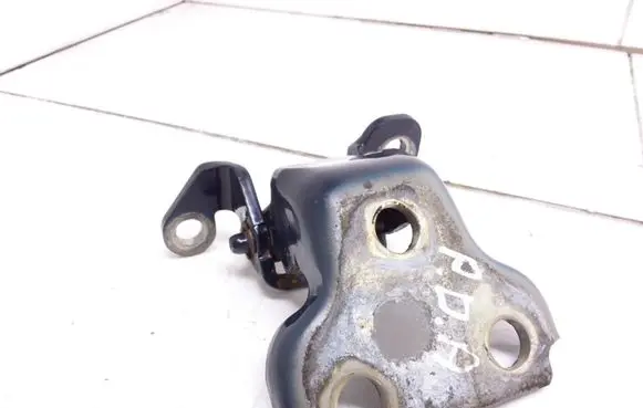 Rover 75 Front door lower hinge 