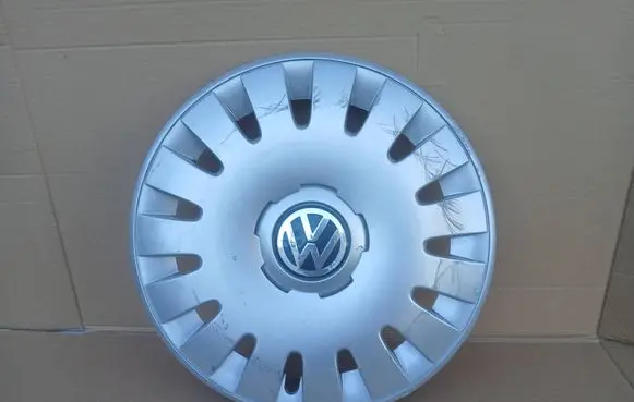 Volkswagen Sharan R16 wheel hub/cap/trim 7M7601147E