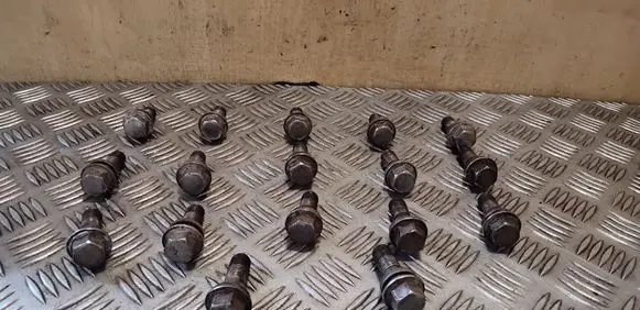 Volvo XC90 Nuts/bolts 