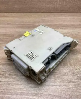 Lexus IS 220D-250-350 Fuse module 8273053050 8267253060