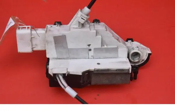 Peugeot 407 Front door lock