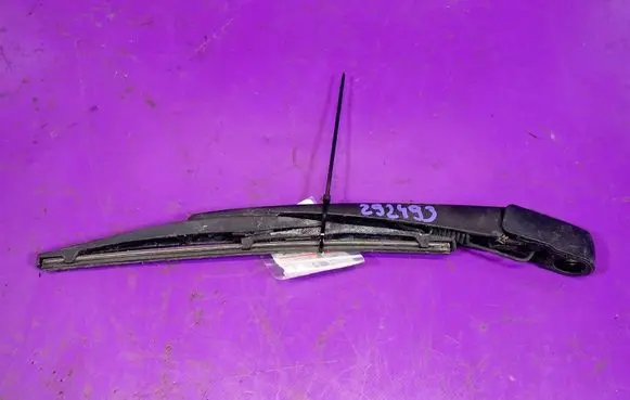 Suzuki Swift I Rear wiper blade arm 