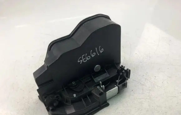 BMW 5 E60 E61 Coupe door lock (next to the handle) A053702