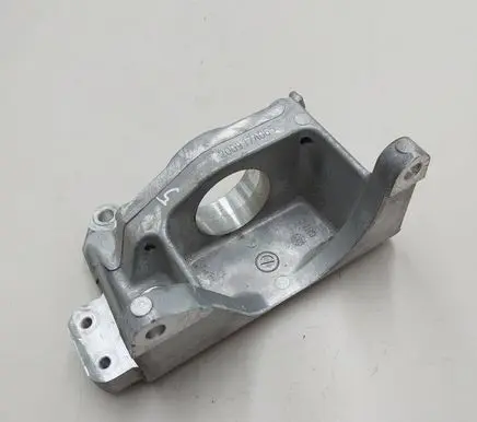 Nissan Leaf II (ZE1) Driveshaft support bearing bracket 211109B044