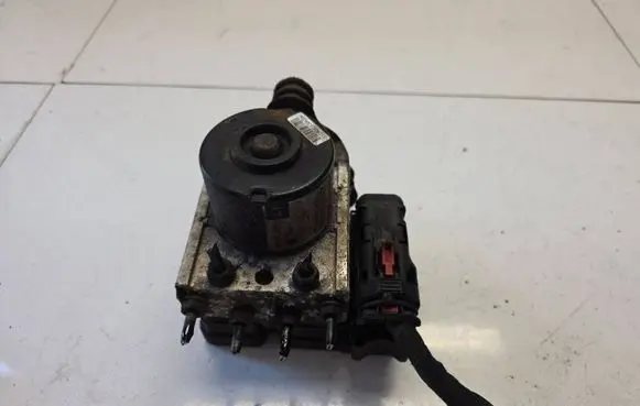 Skoda Octavia Mk2 (1Z) ABS Pump 1K0614117H