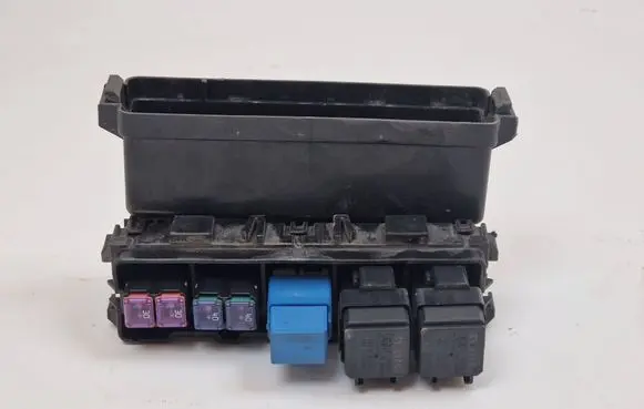Nissan Qashqai Fuse module 243824BA2D