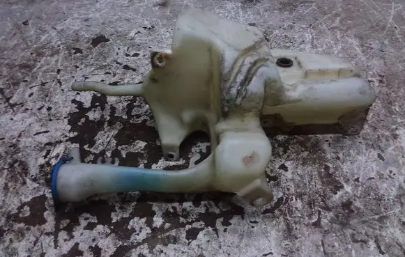 Volvo S40, V40 Windshield washer fluid reservoir/tank 30855249 30855250