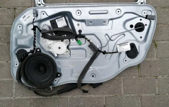Volvo S40 Front door window regulator with motor 8679081 30737681