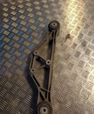Audi A8 S8 D3 4E Rear differential/diff mount bracket 4F0599285