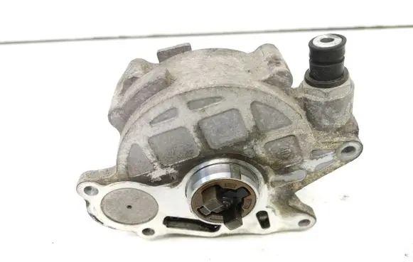 Volkswagen PASSAT B6 Vacuum pump 03L145100F