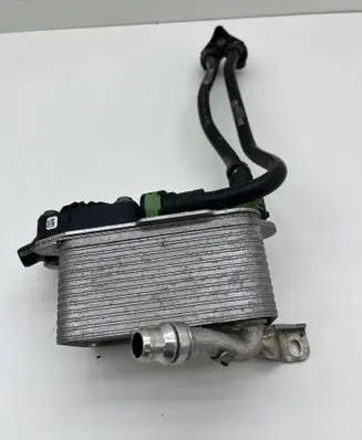BMW 5 G30 G31 G38 Engine oil radiator 8580419