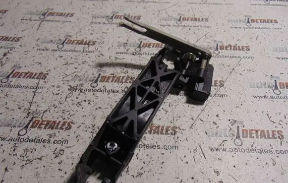 Rear door exterior handle/bracket