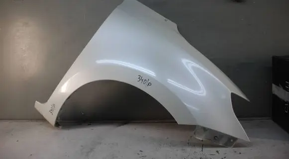 Suzuki Swift III Fender mounting bracket