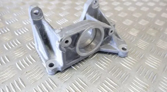 Nissan Leaf II (ZE1) Driveshaft support bearing bracket 