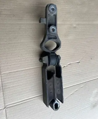 Volvo XC60 Engine mount bracket 31330145