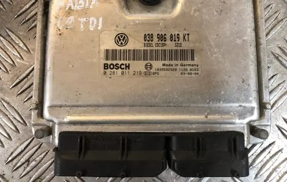 Skoda Fabia Mk1 (6Y) Engine control unit/module 038906019KT 1039S02920 0281011219