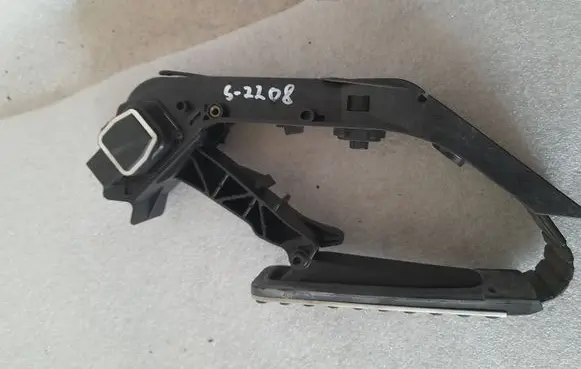 Mercedes-Benz C W203 Accelerator throttle pedal a1703000404 1703000404