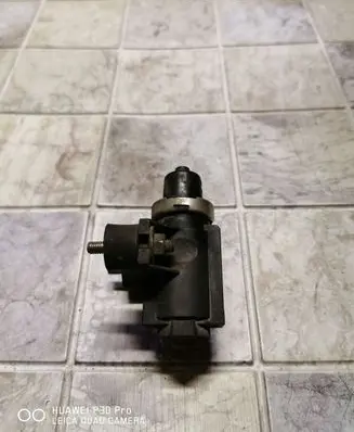 BMW 5 E39 Vacuum valve 72279600 2247906