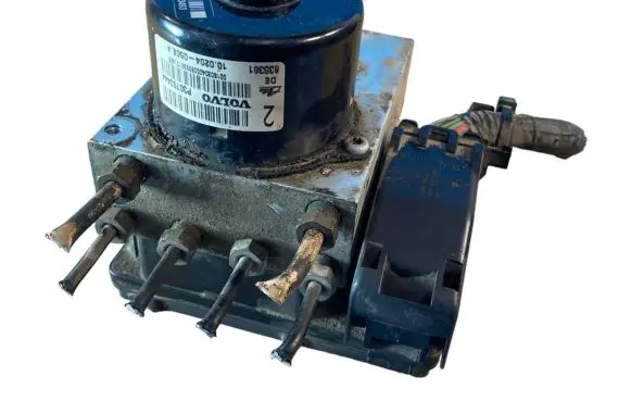 Volvo V70 ABS Pump 30793444 P30793444 30793445