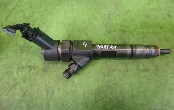 Nissan Primera Fuel injector 0445110110B