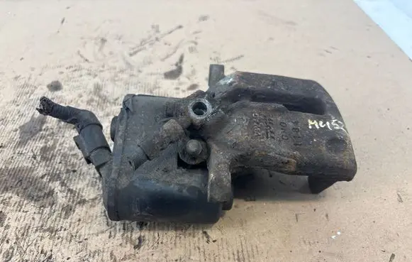 Volkswagen PASSAT B7 Rear brake caliper 5079J