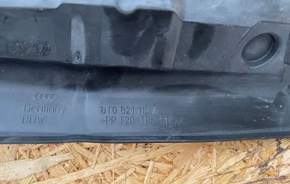 Audi A5 8T 8F Fender end trim 8T0821112A