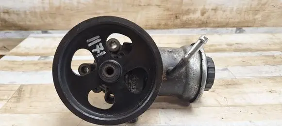 Toyota Corolla Verso AR10 Power steering pump