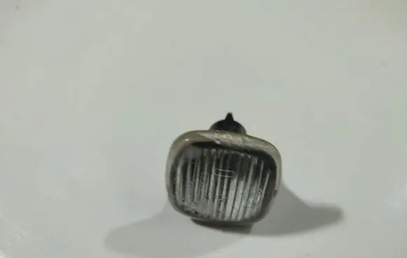Front fender indicator light