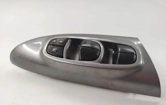 Nissan Juke I F15 Electric window control switch