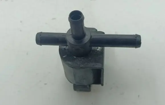 Bentley Flying Spur Vacuum valve 058900283