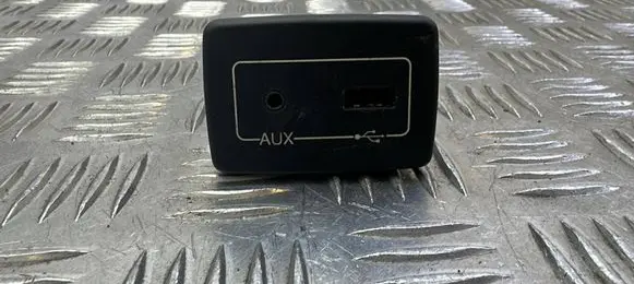 Peugeot Boxer USB socket connector 7356546330 16139C1