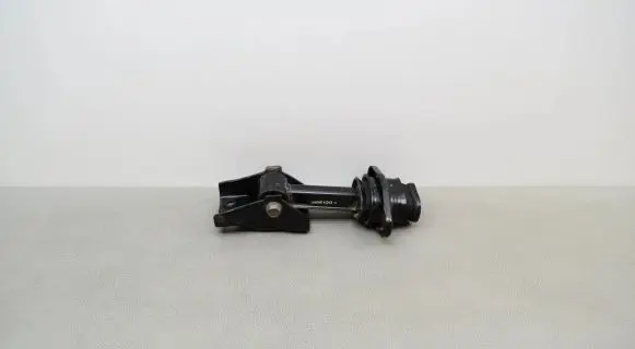 Hyundai i10 Engine mount bracket 21061202