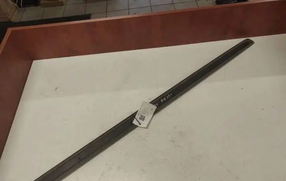 Volkswagen Polo IV 9N3 Front door trim (molding) 6Q3853516A