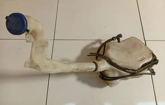 Peugeot 207 Windshield washer fluid reservoir/tank 9648337380