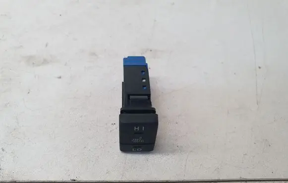 Toyota Auris E180 Seat heating switch 191690 1916902