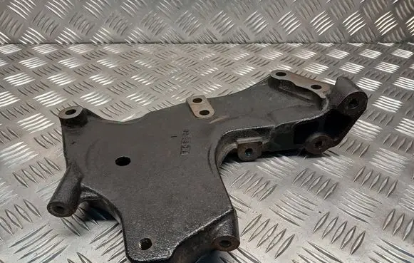 Nissan X-Trail T31 Engine mounting bracket 8925B1