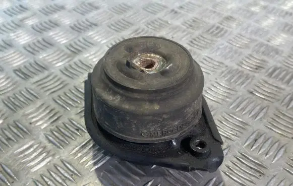 Mercedes-Benz ML W164 Engine mount bracket A2512402917