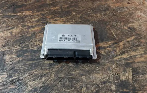 Volkswagen PASSAT B5 Engine control unit/module 8D0907558G