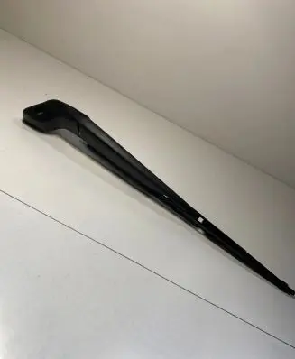 Rear wiper blade arm